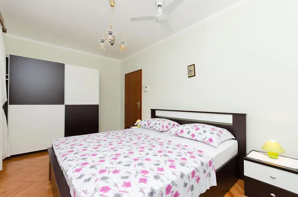 Apartment Neda Punat